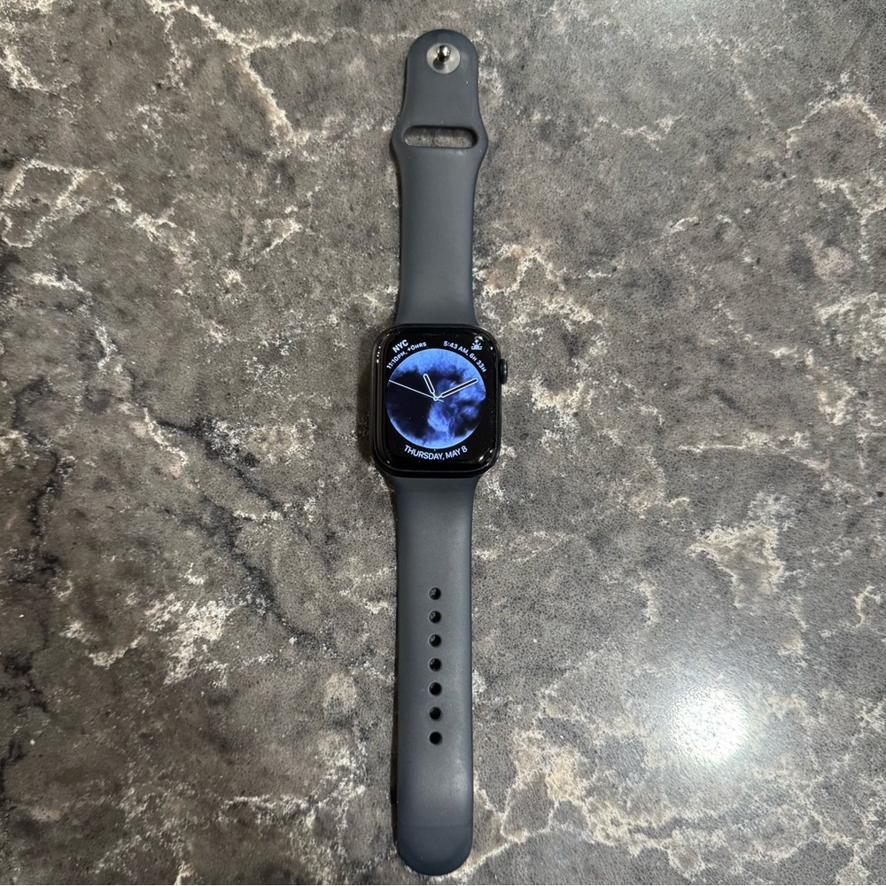Apple Watch Series 8 (GPS) 45mm Aluminum
Case with Midnight Sport Band - S/M - Picture 1 of 11